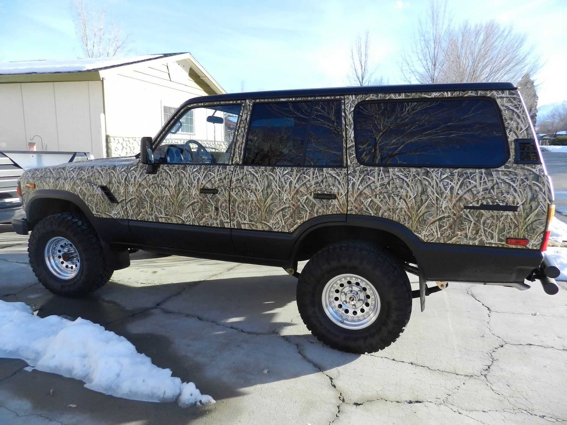 FJ60 re-paint 001.webp