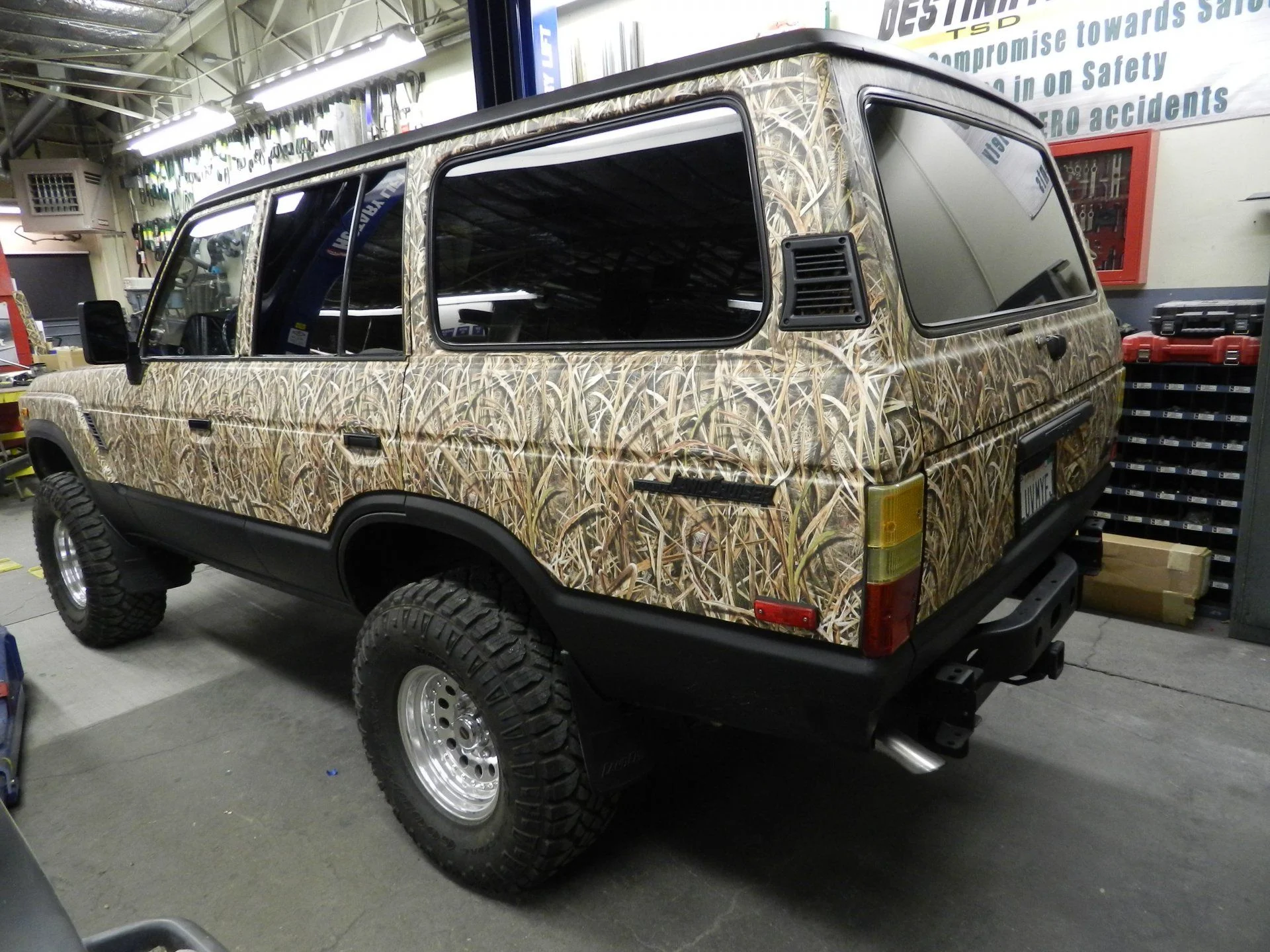 FJ60 Re-paint 011.webp