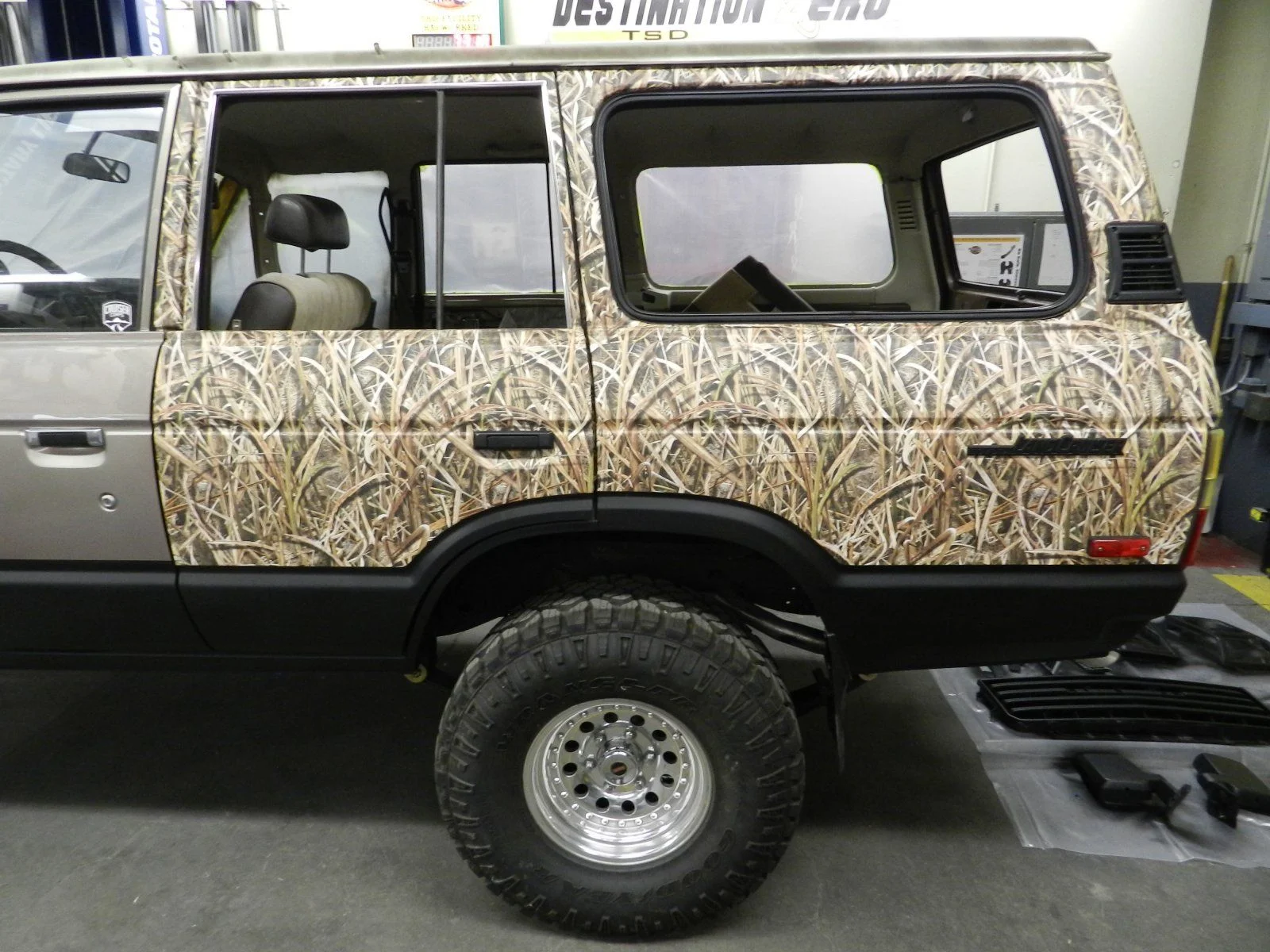 FJ60 Re-paint 014.webp