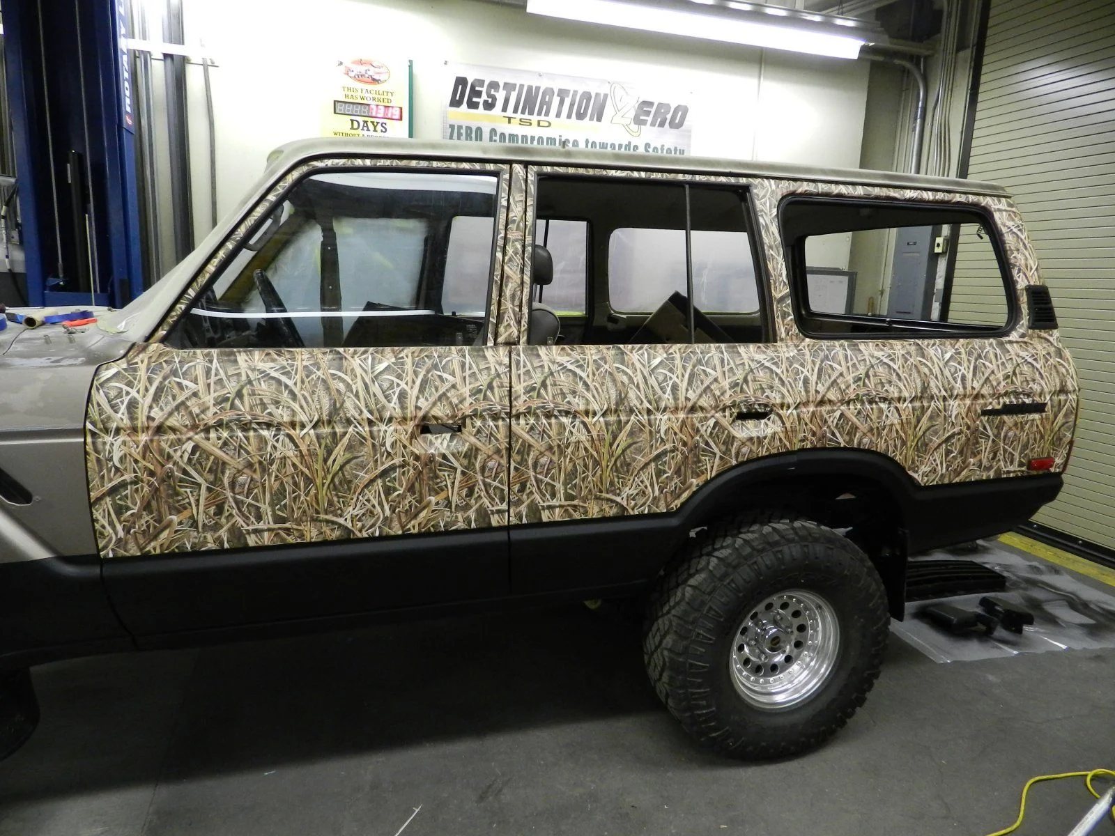 FJ60 Re-paint 015.webp