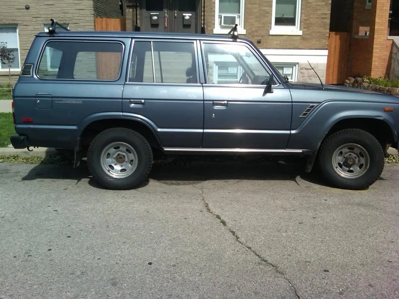 fj60 right side.webp