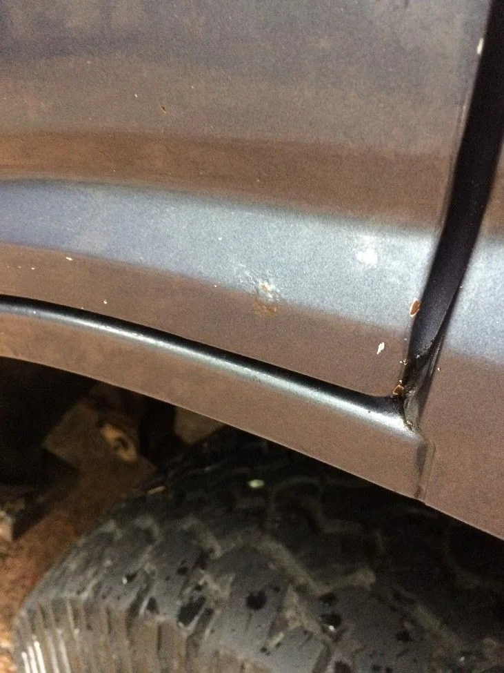 fj60 RUST L Rear Door bubbles.jpg