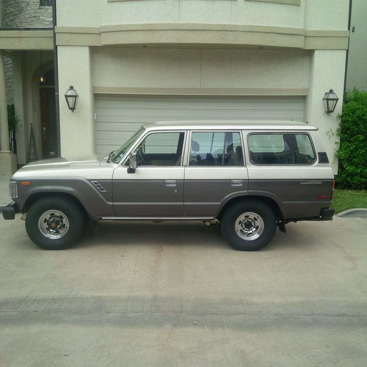 FJ62 Side.webp