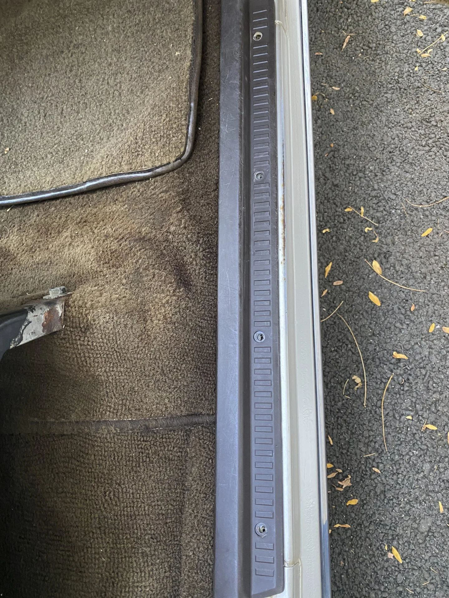 FJ62_doorTrim.jpg