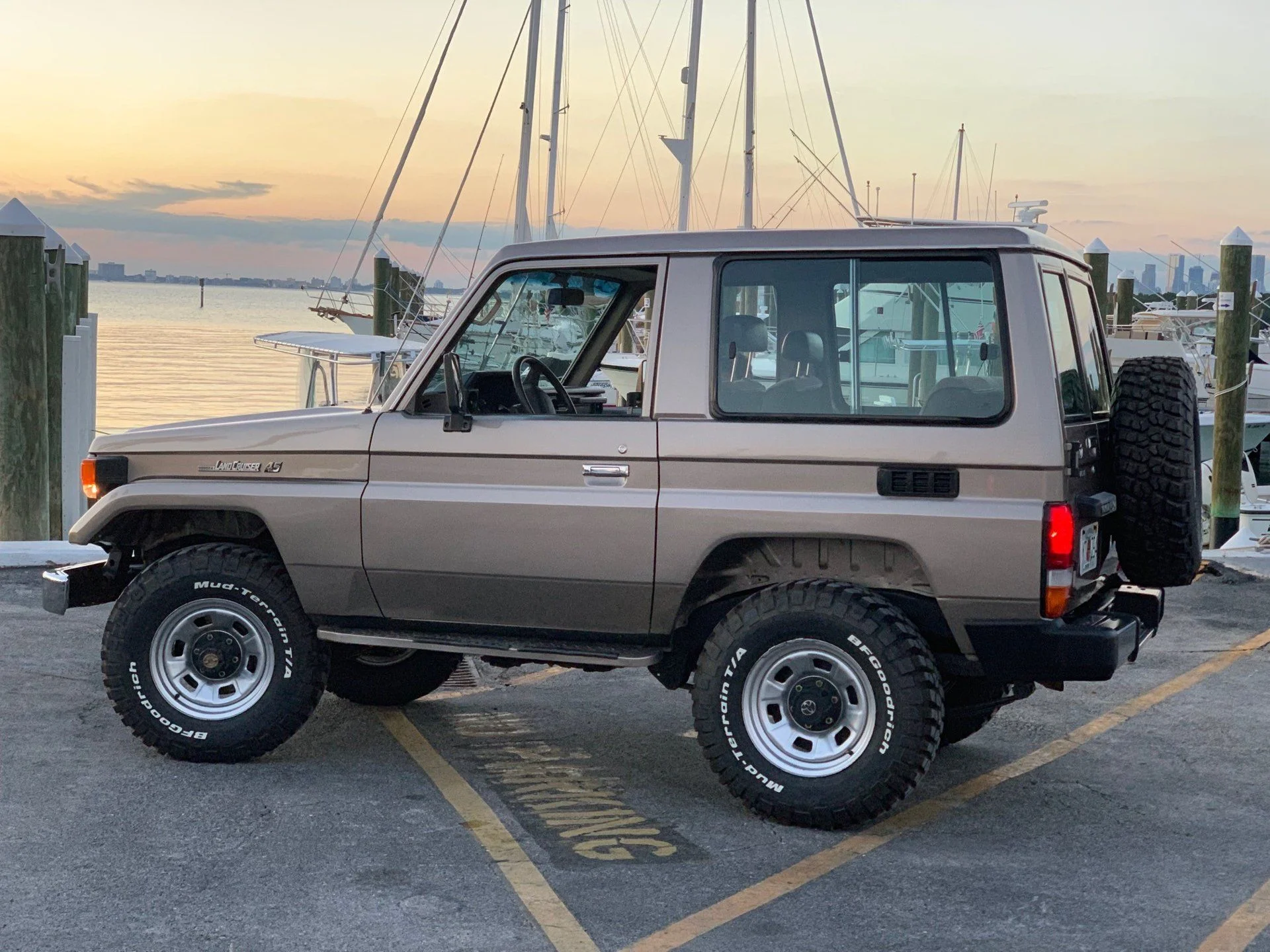 FJ70.webp
