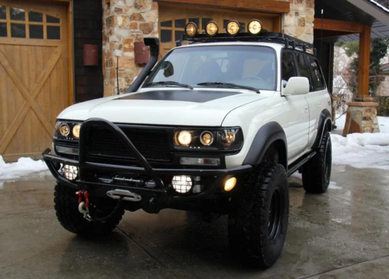 FJ80DSFrontAngleLightsOn.webp