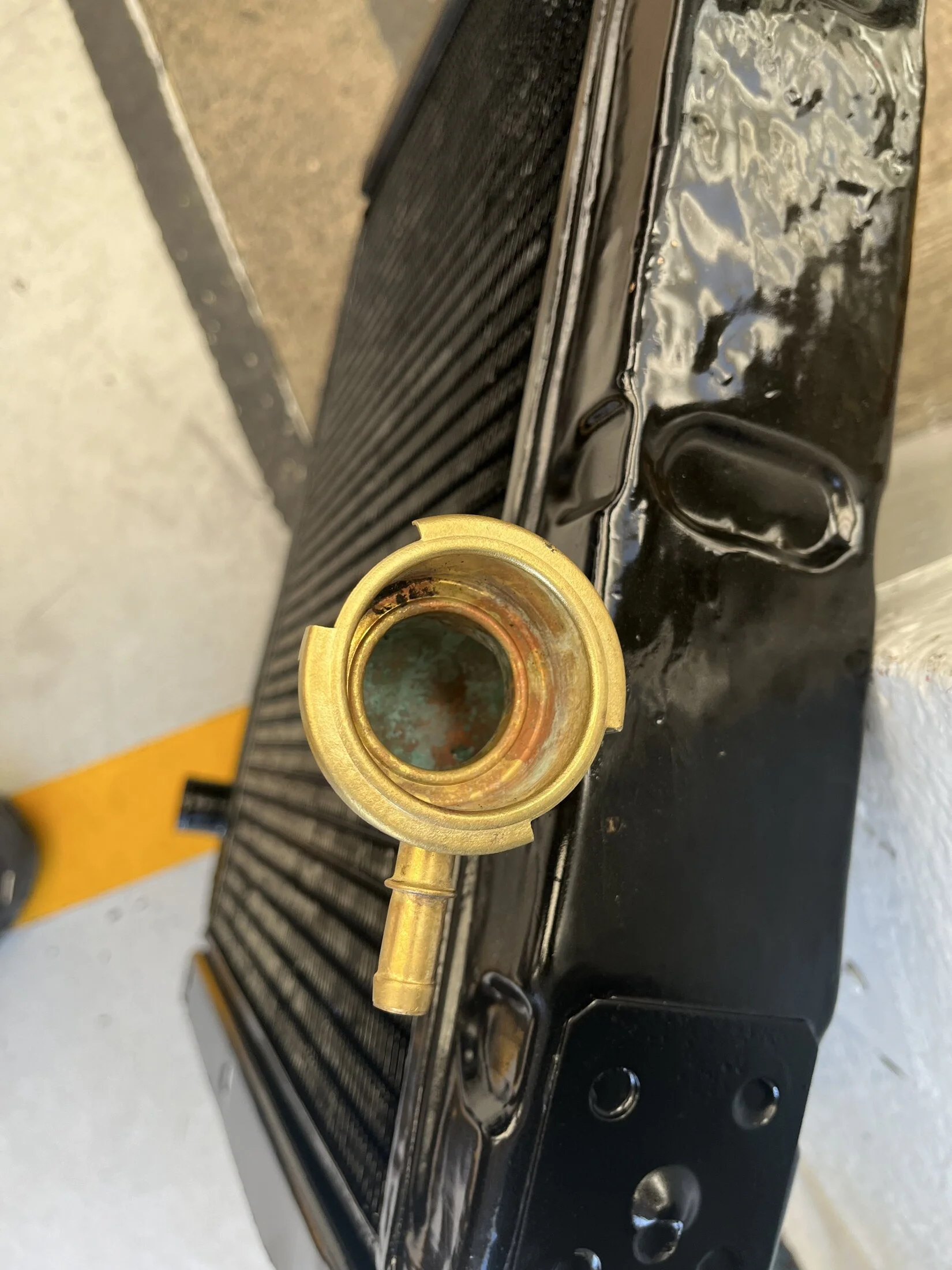FJ_40_Radiator_Brass_Early1.webp