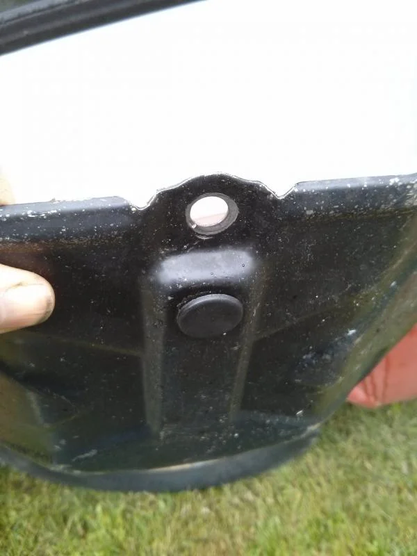 flywheel-cover-drain-plug-1.webp