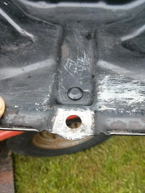 flywheel-cover-drain-plug-2.webp