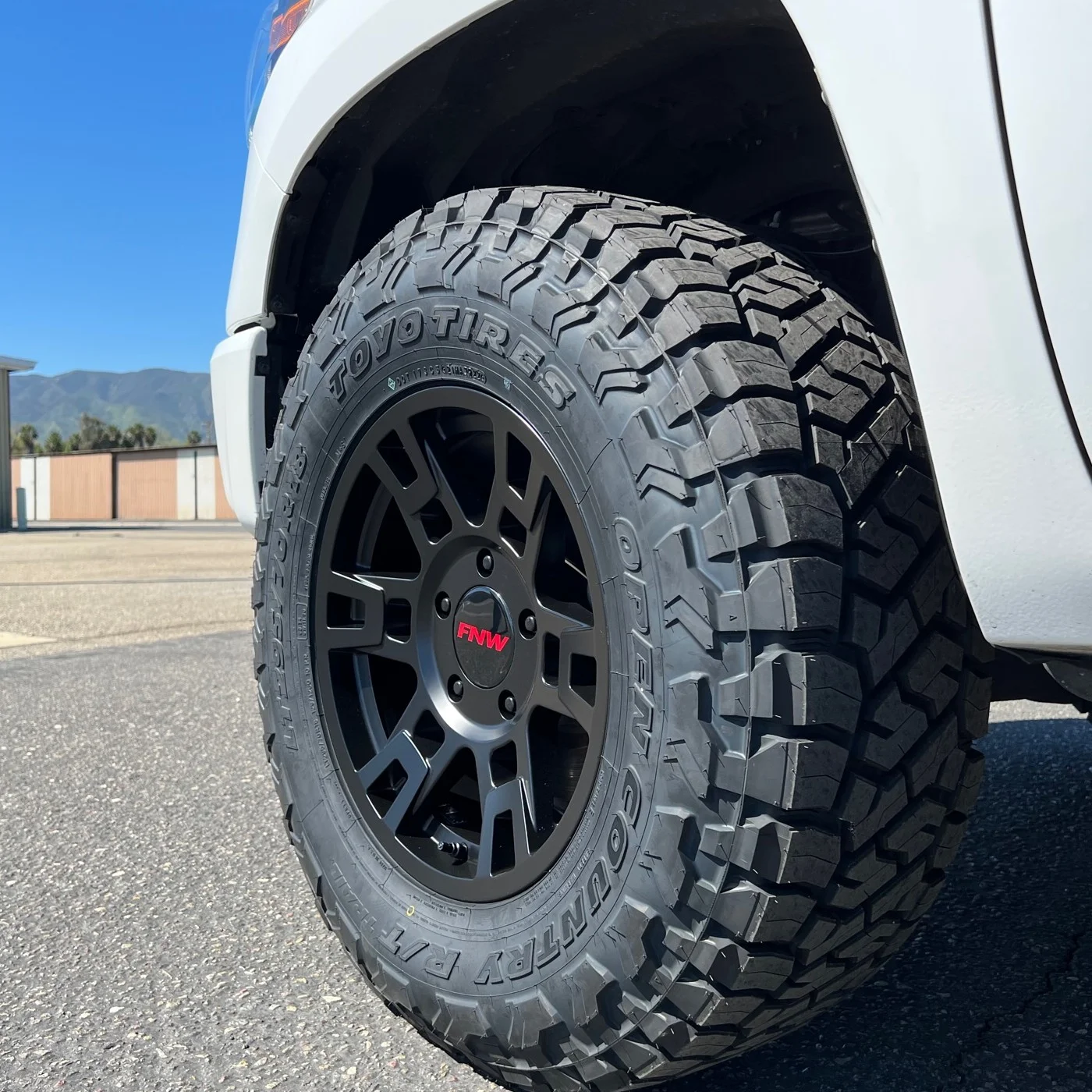 FNFX89550255-LT295-70R18-Toyo-Open-Country-RT-Trail-2019-Tundra-TRD-Pro-1050 (1).webp