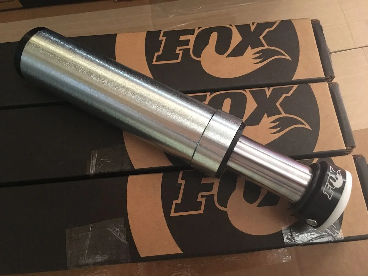 FOX-bumpstops-off-road-action-fj55-1.webp