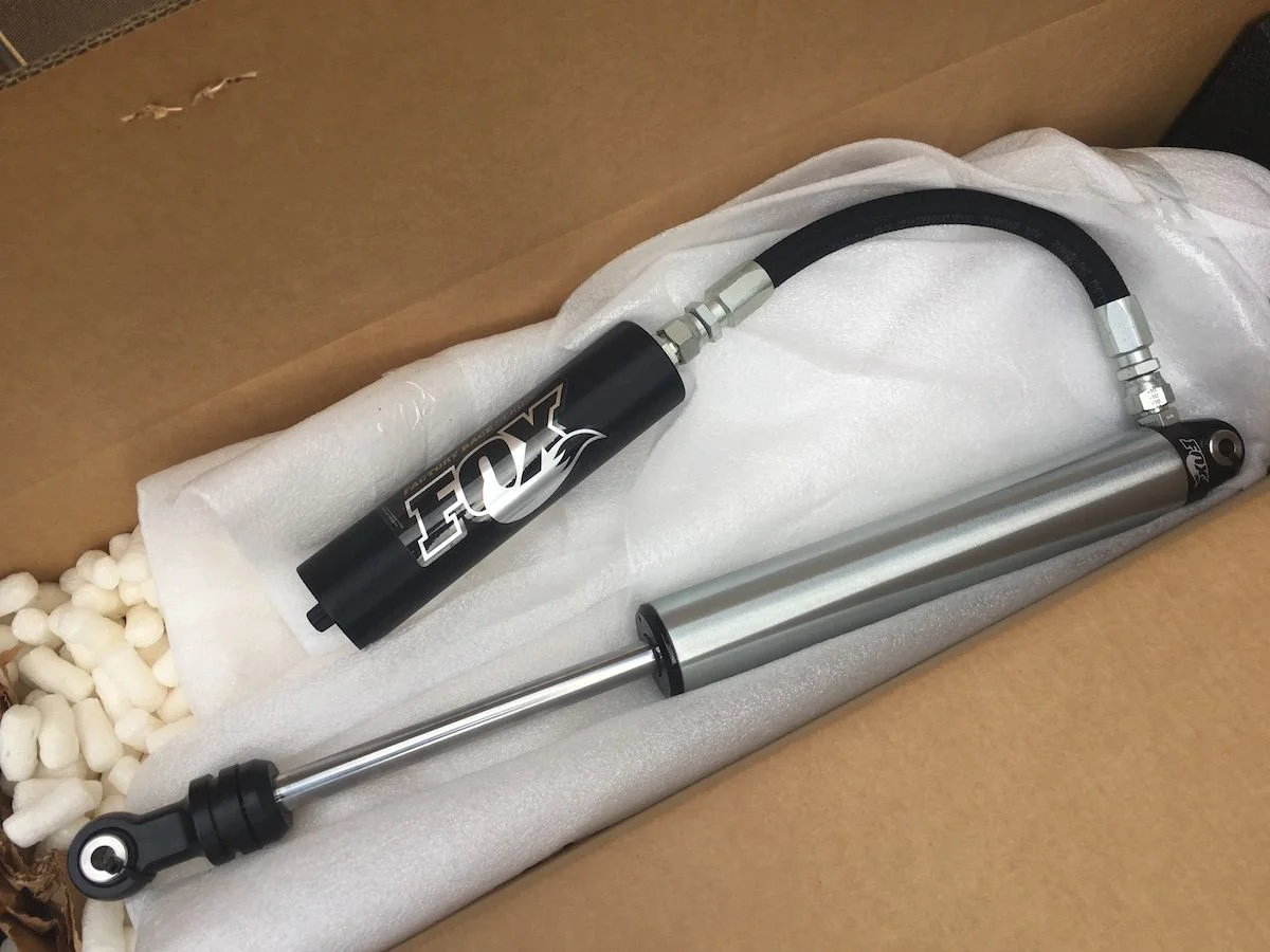 FOX-rear-shocks-off-road-action-fj55-1.webp
