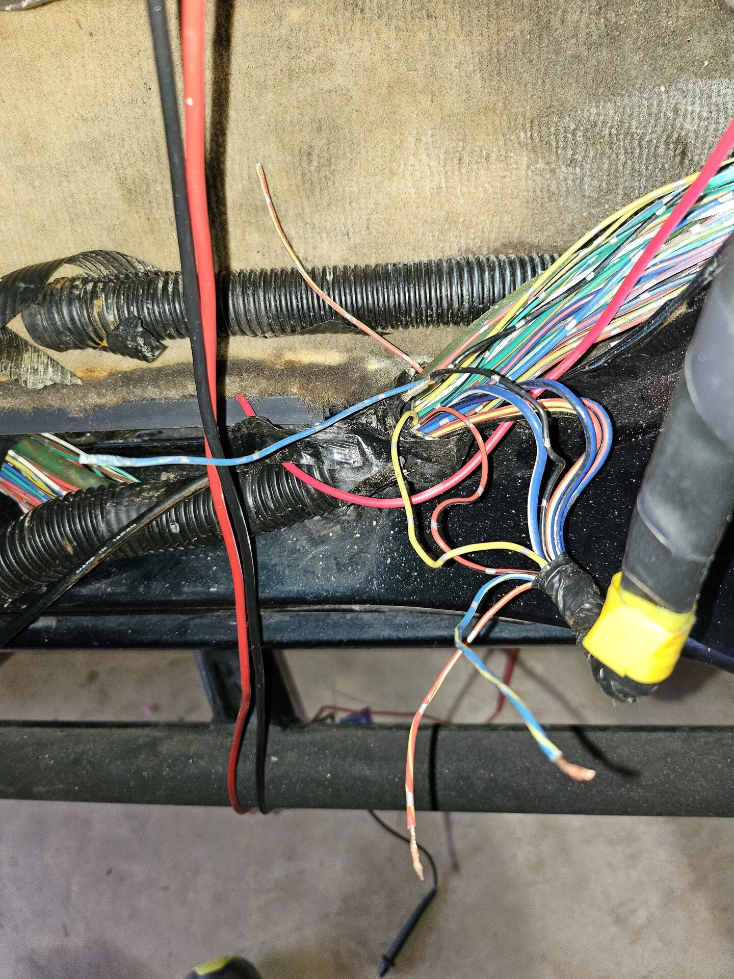Front driver side 2 sets of wires.webp