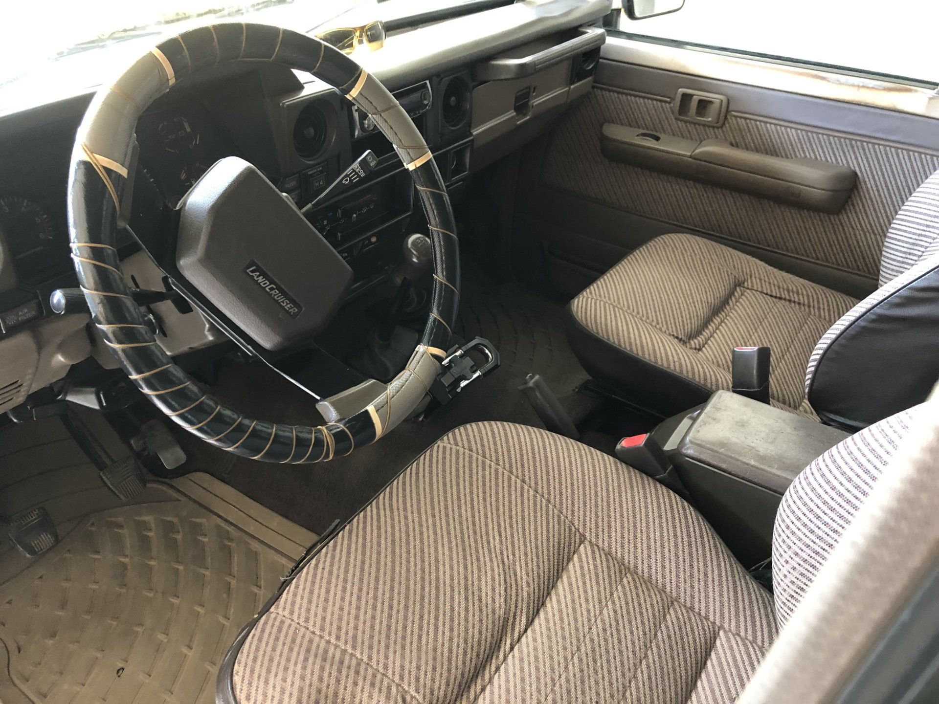 Front seats.jpg