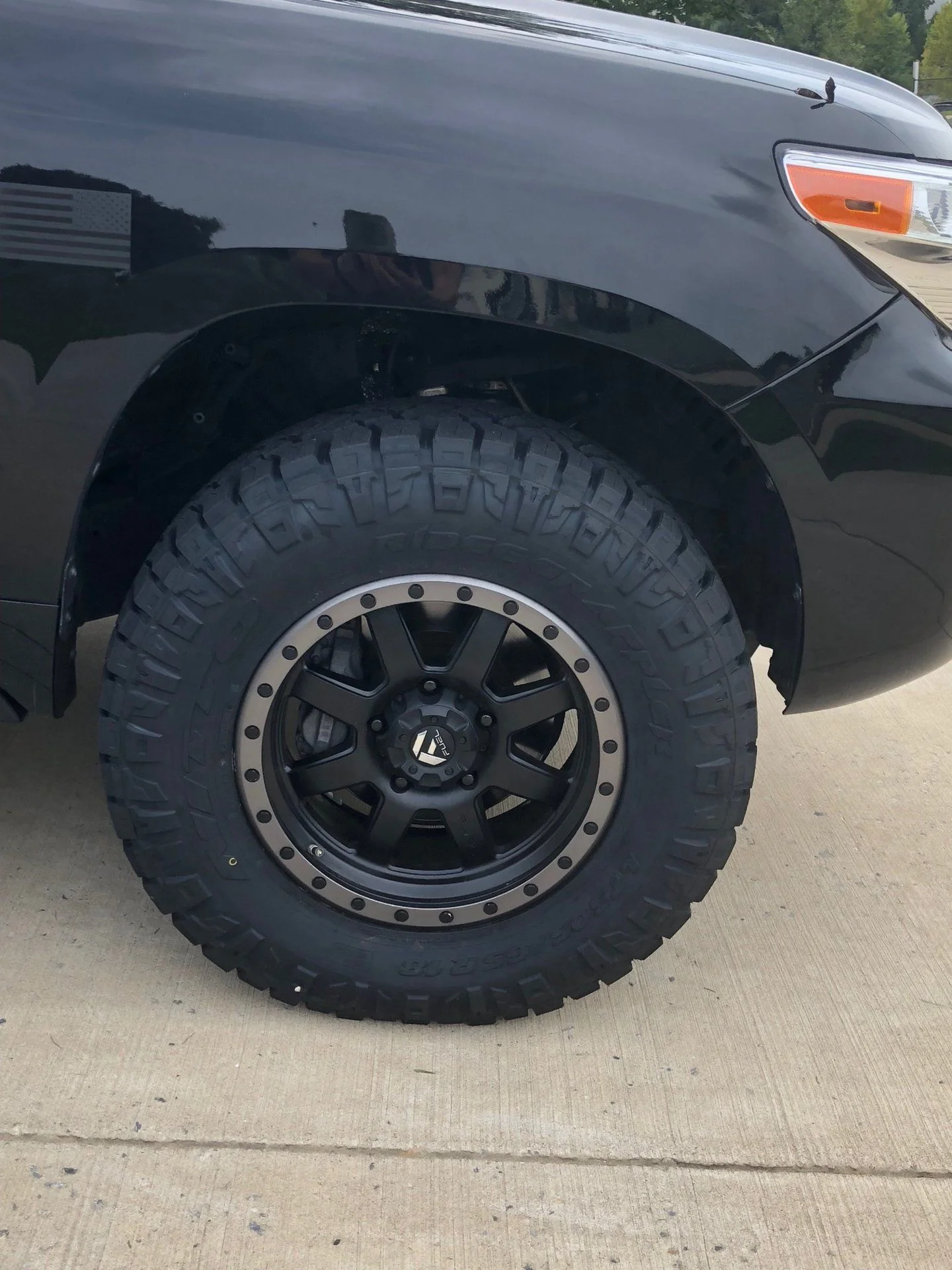 Front tire 305's.webp