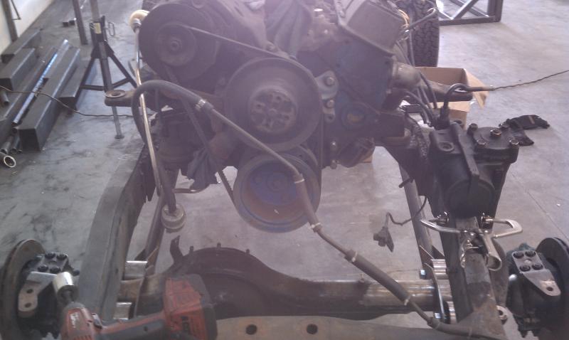 Front view steering box and links.jpg