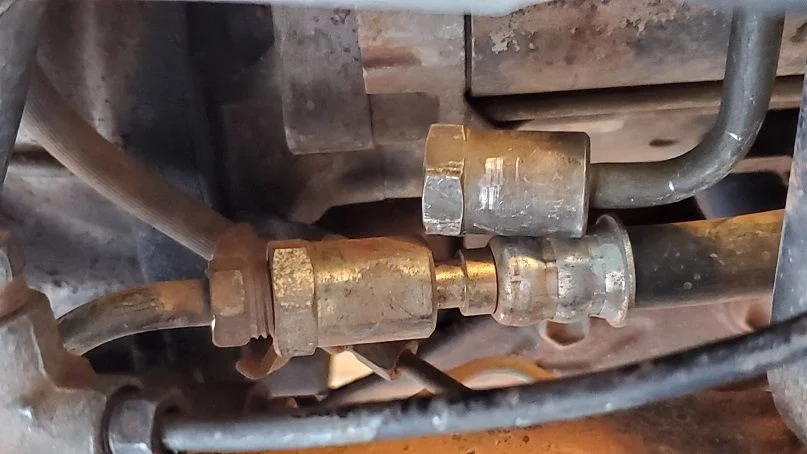 Fuel connection.jpg