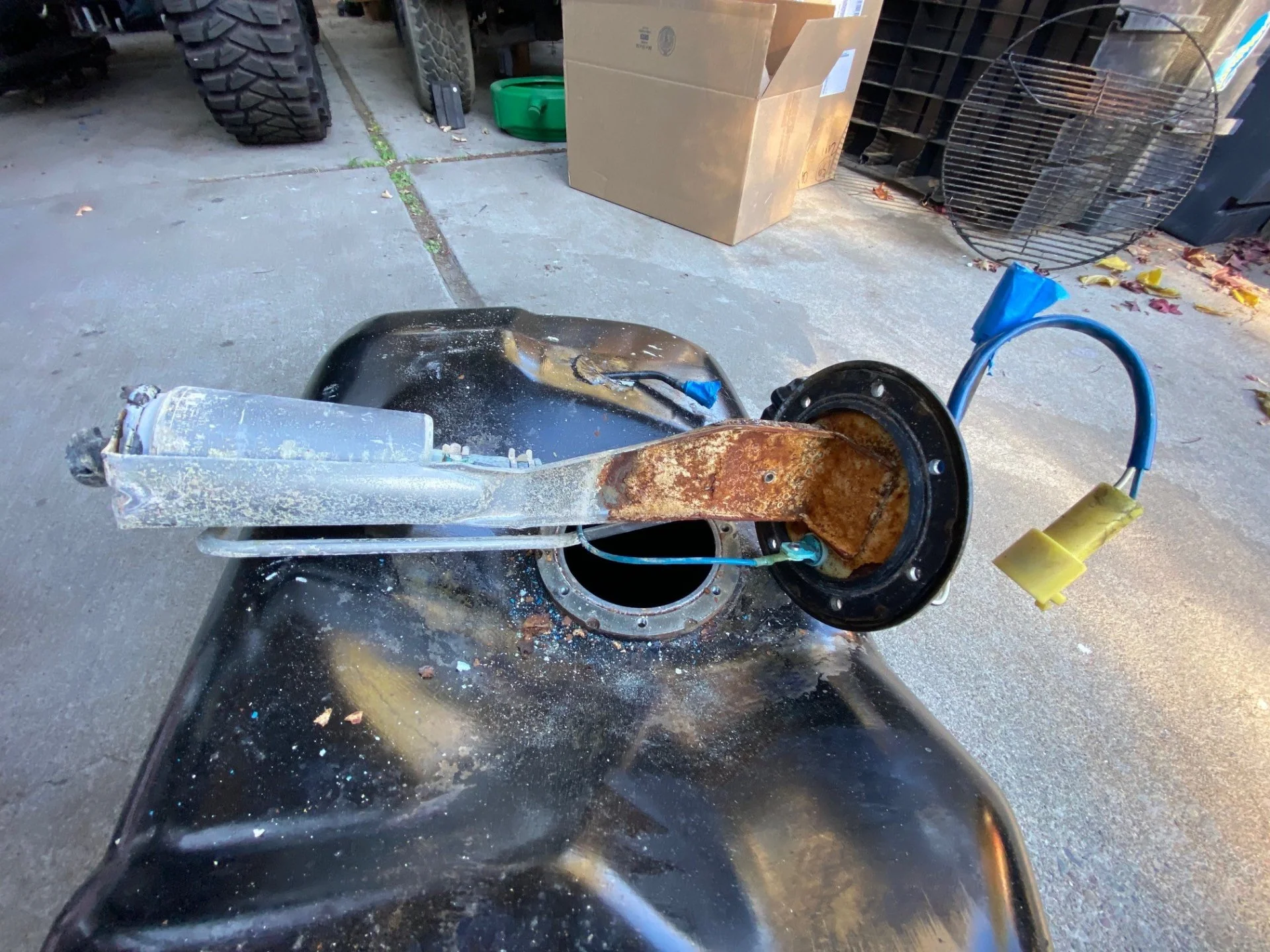 Fuel pump holder rust.jpg