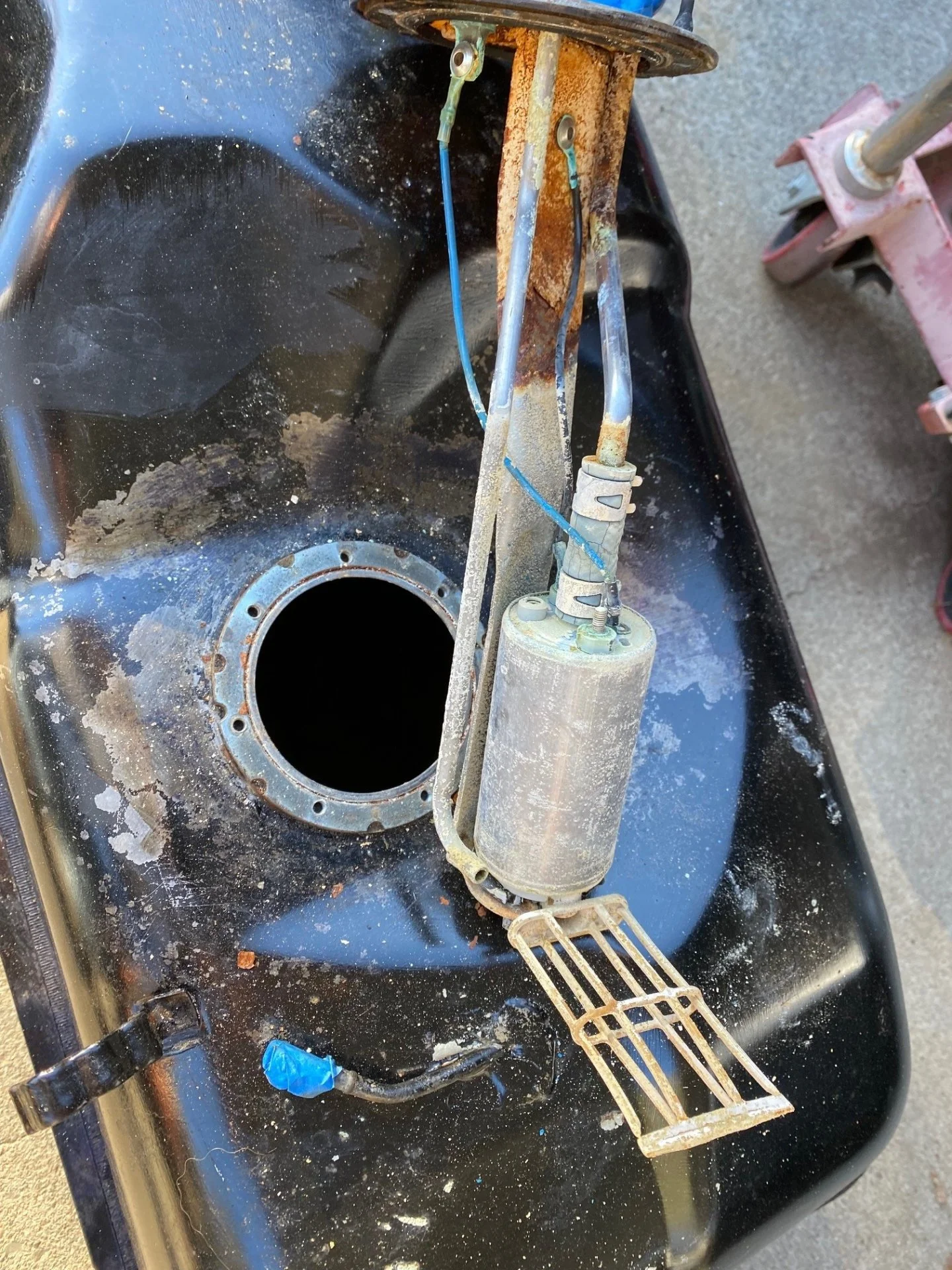 Fuel pump holder.jpg