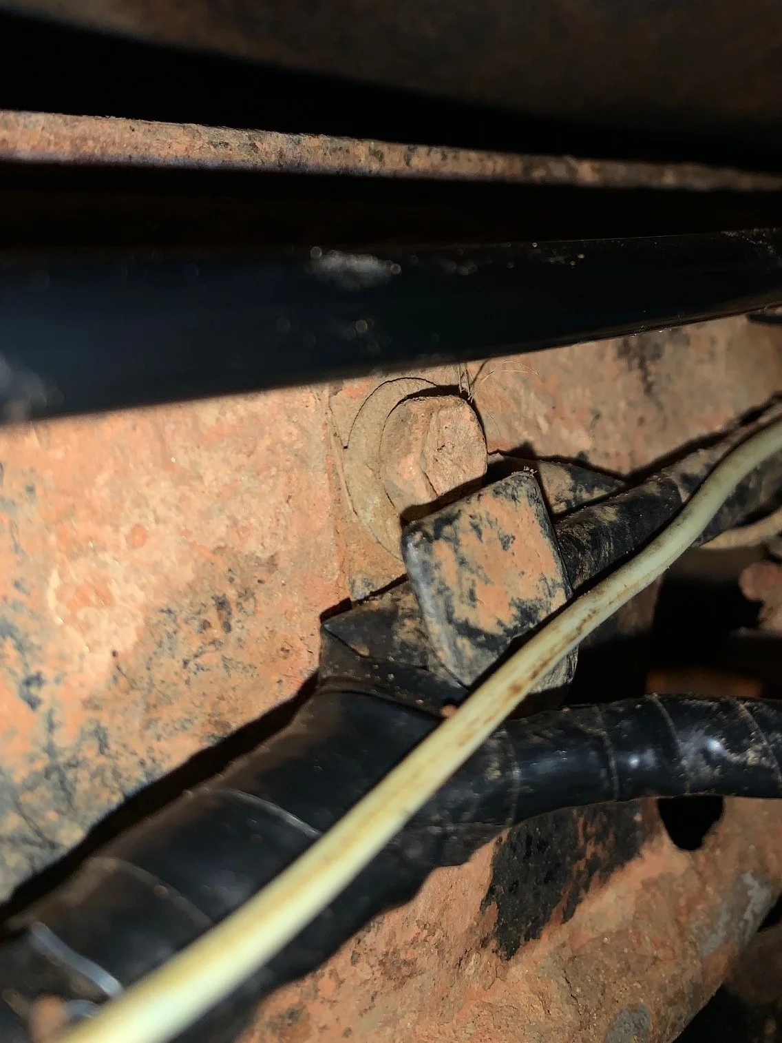 fuel sender ground screw (2).webp