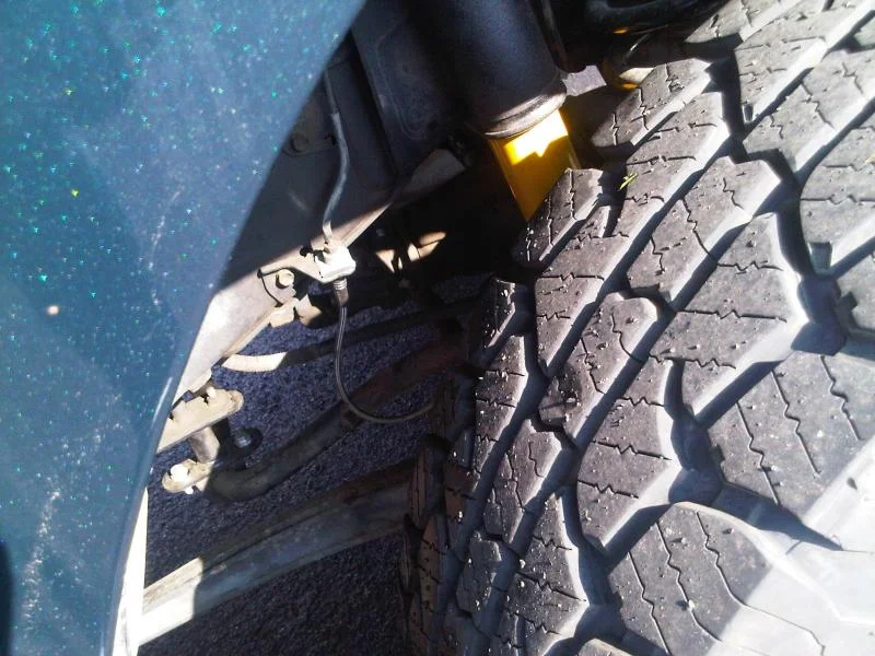 FZJ front shock spring brakeline.webp