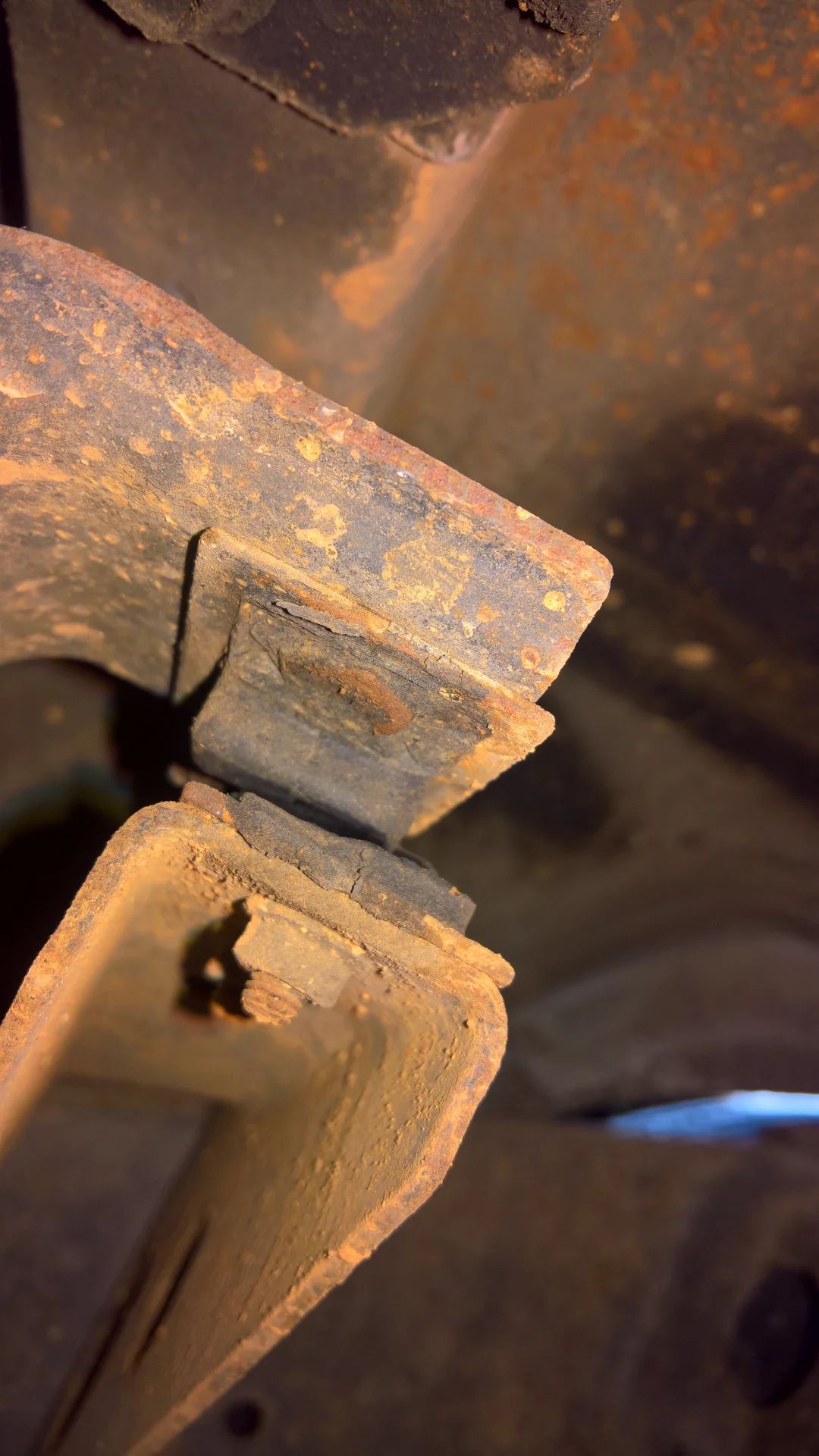 FZJ80 Front exhaust cushion collapsed.png