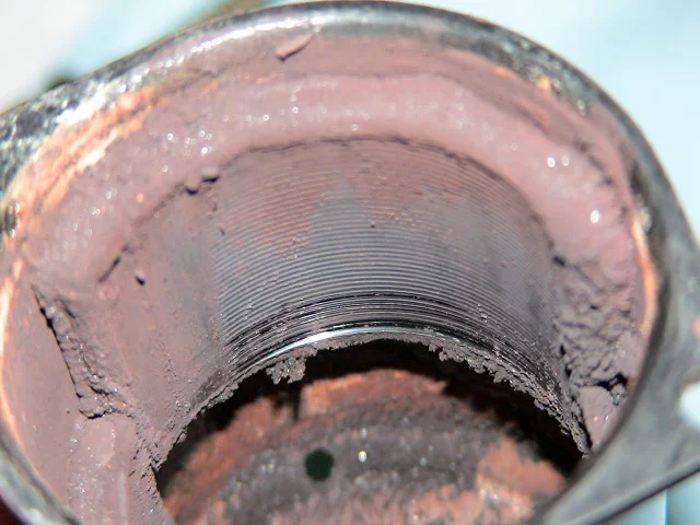 FZJ80 front wiper motor rust and loose magnet.JPG