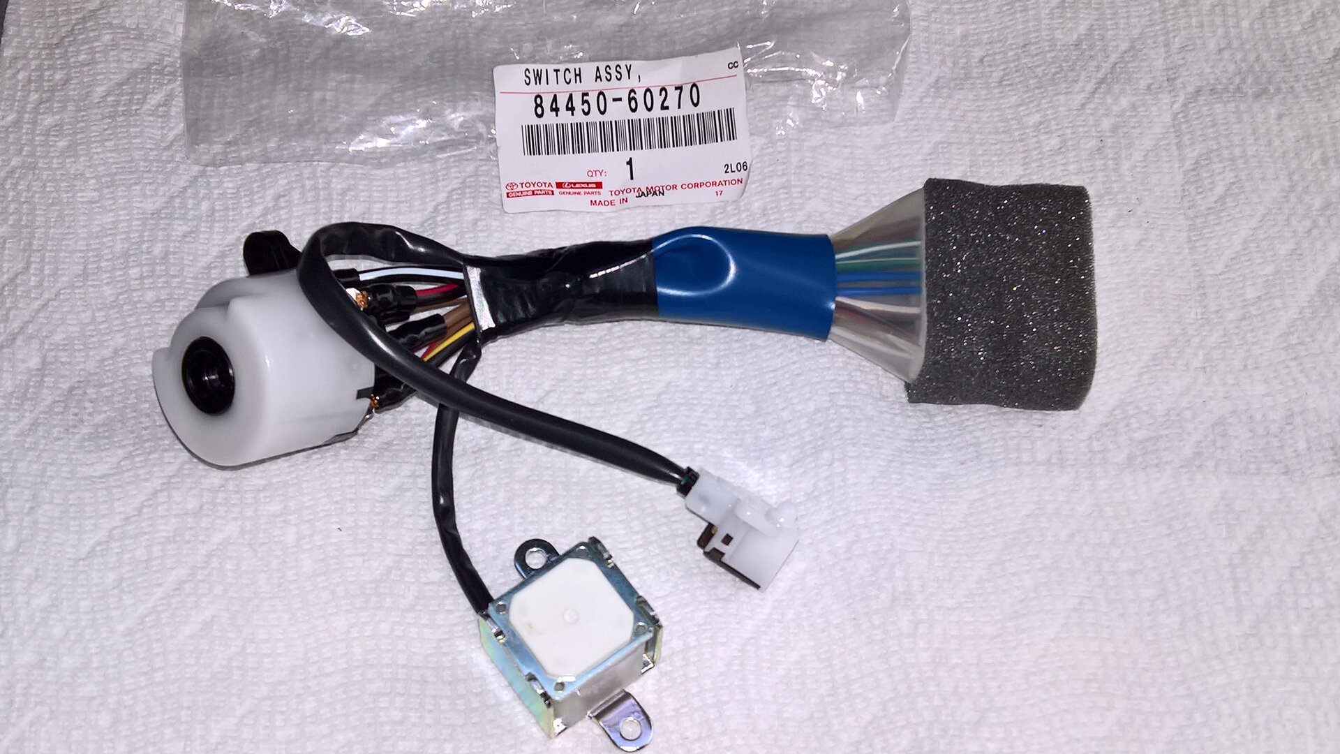 FZJ80 Ignition switch new with part number.jpg