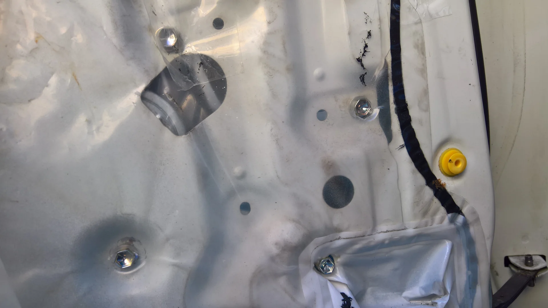 FZJ80 installation window regulator four bolts.png