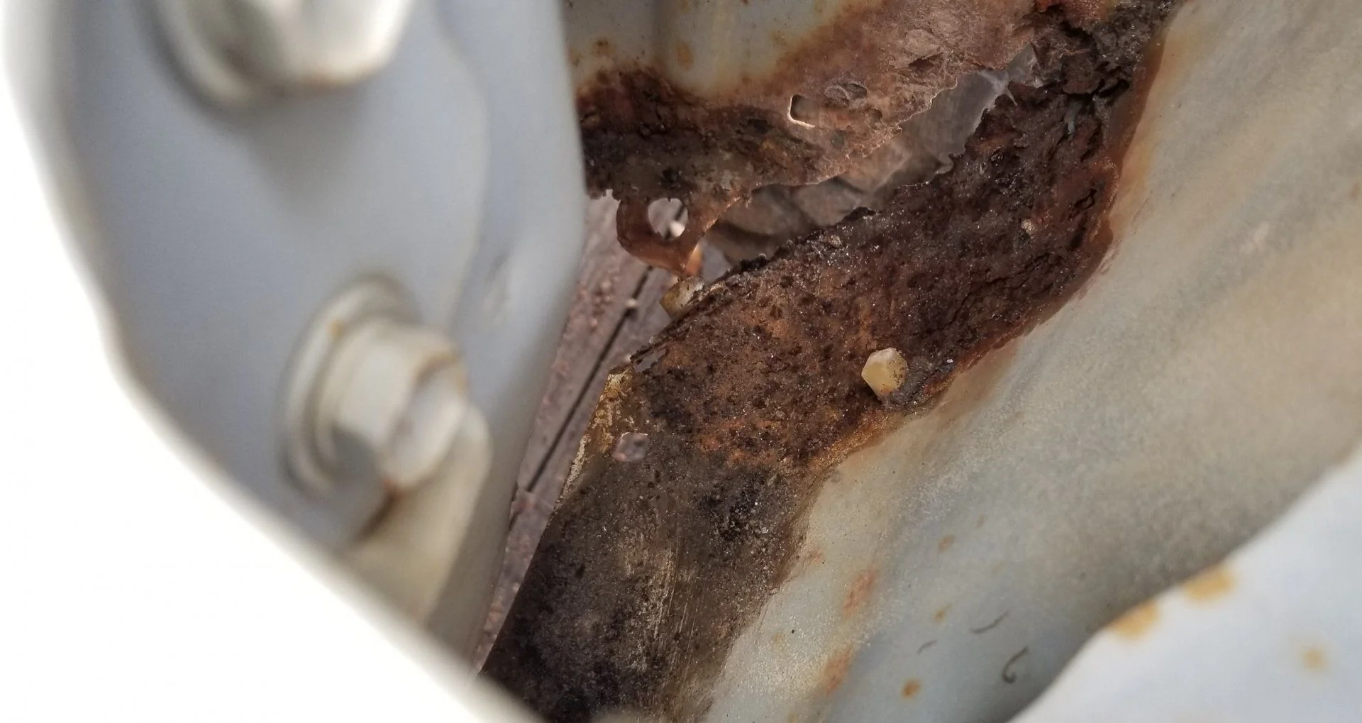 fzj80-pass-side-fender-rust.webp