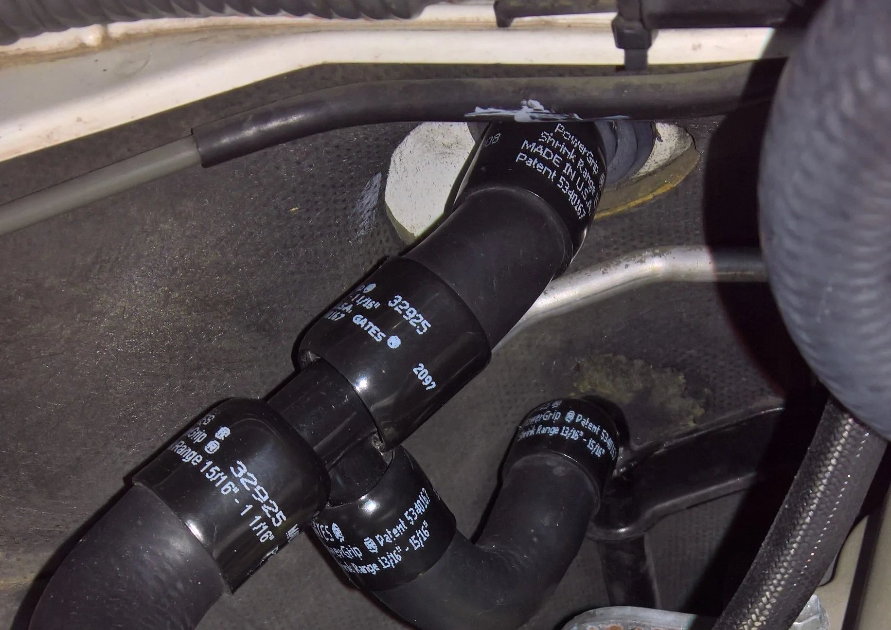 FZJ80 right firewall water heater hoses.jpg