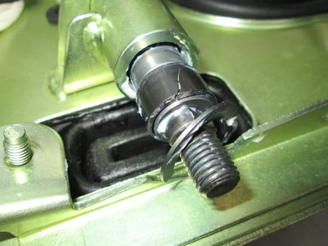 FZJ80 shifter axle shaft bushing cracked during installation.webp