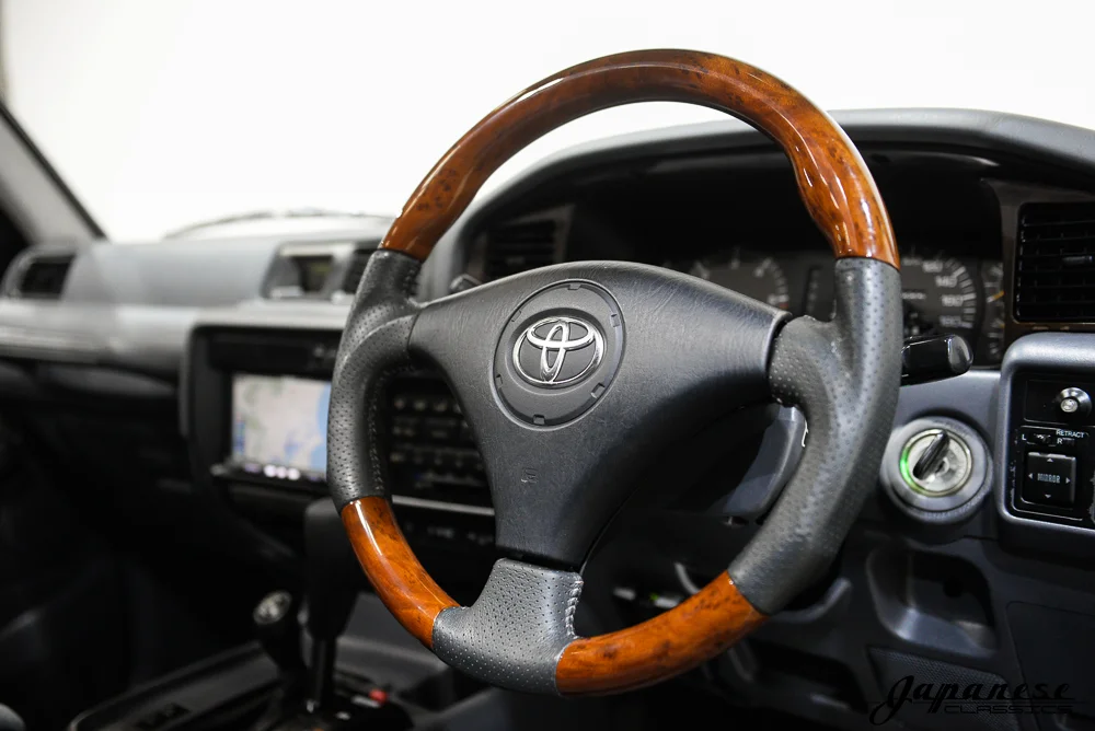 fzj80-steering-wheel.webp