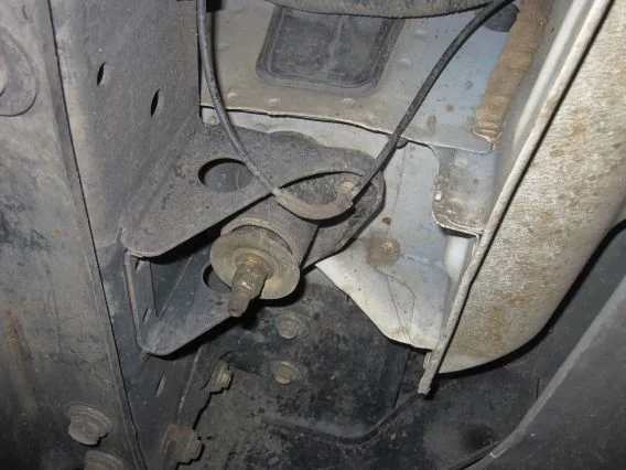 FZJ80_LX450_Frame-Body_Bushing_number6.JPG