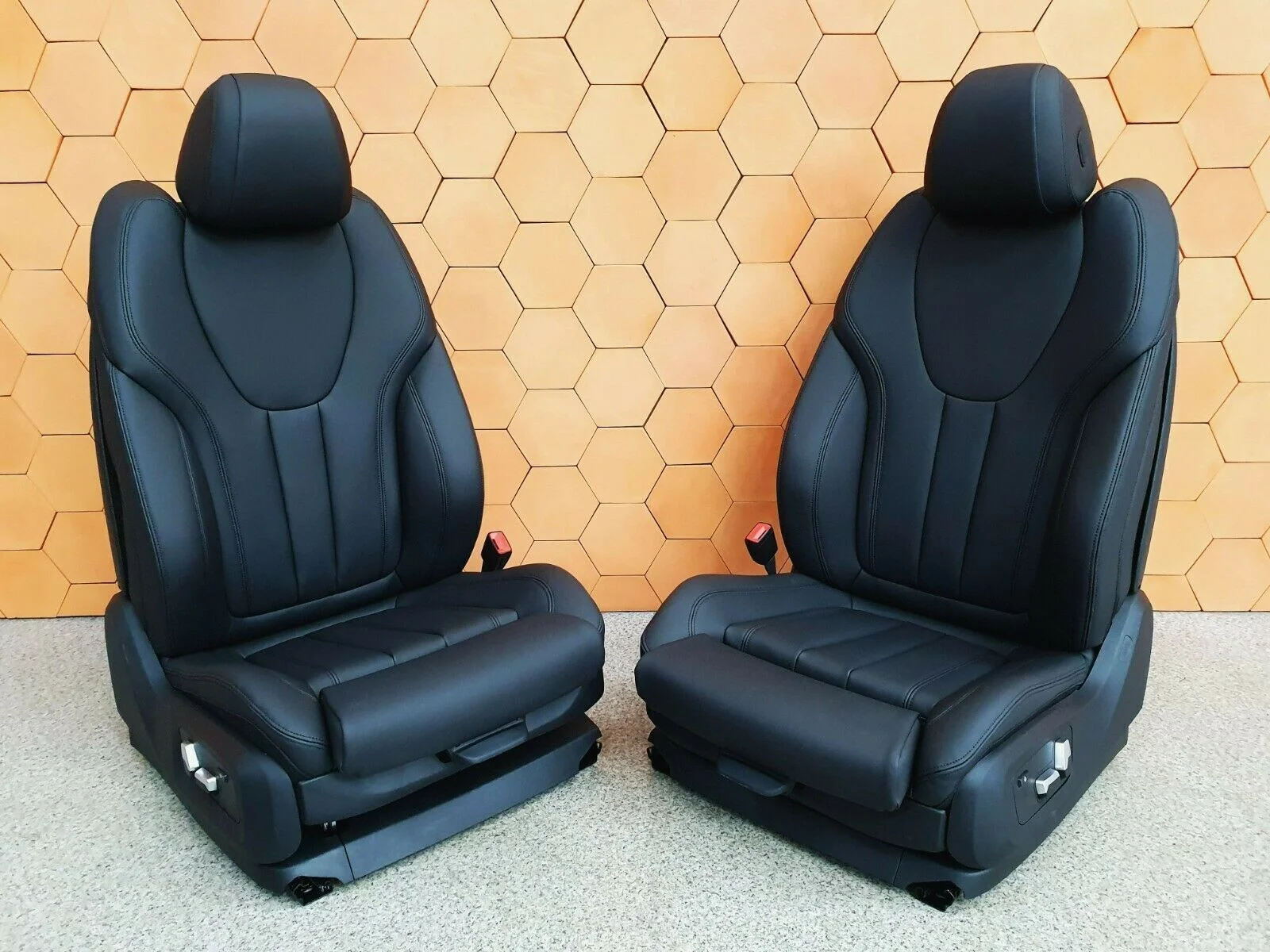 g05 front seats.webp