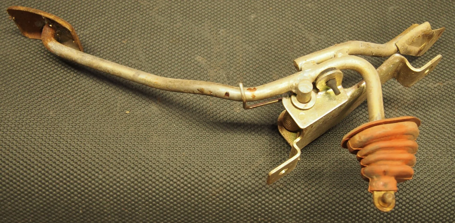 Gas pedal 2.JPG