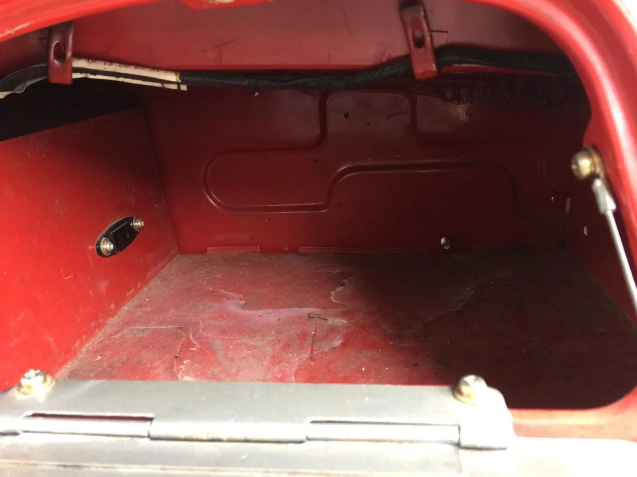 Glove box.webp