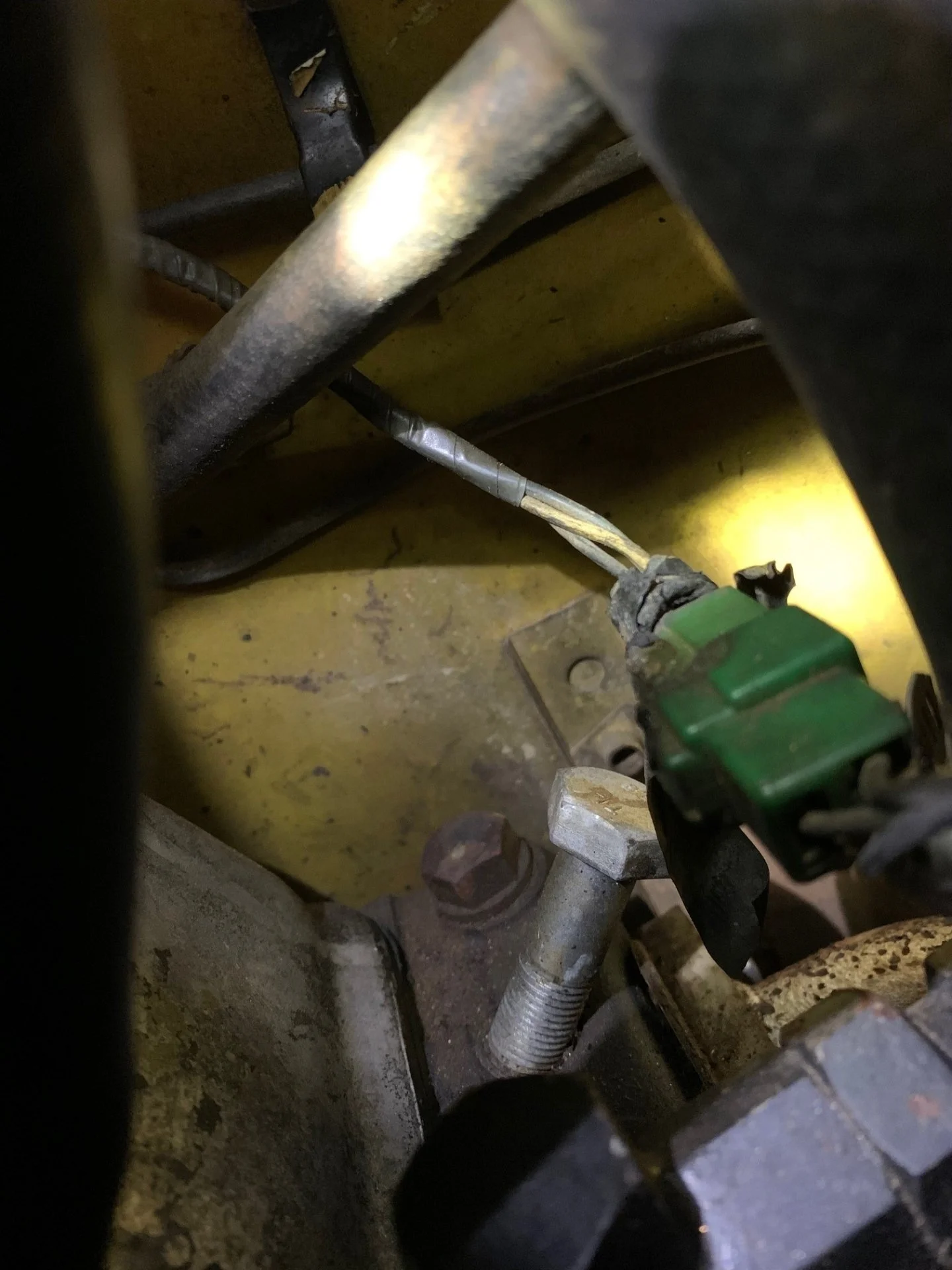 green connector.webp