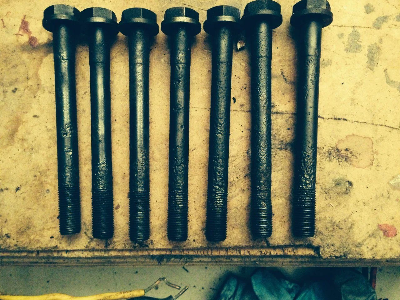 head bolts.webp