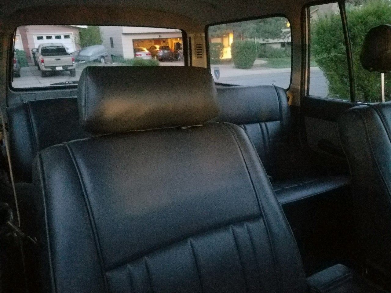 headrest mounted.jpg