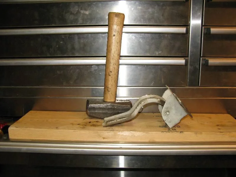 hinge hammer.webp