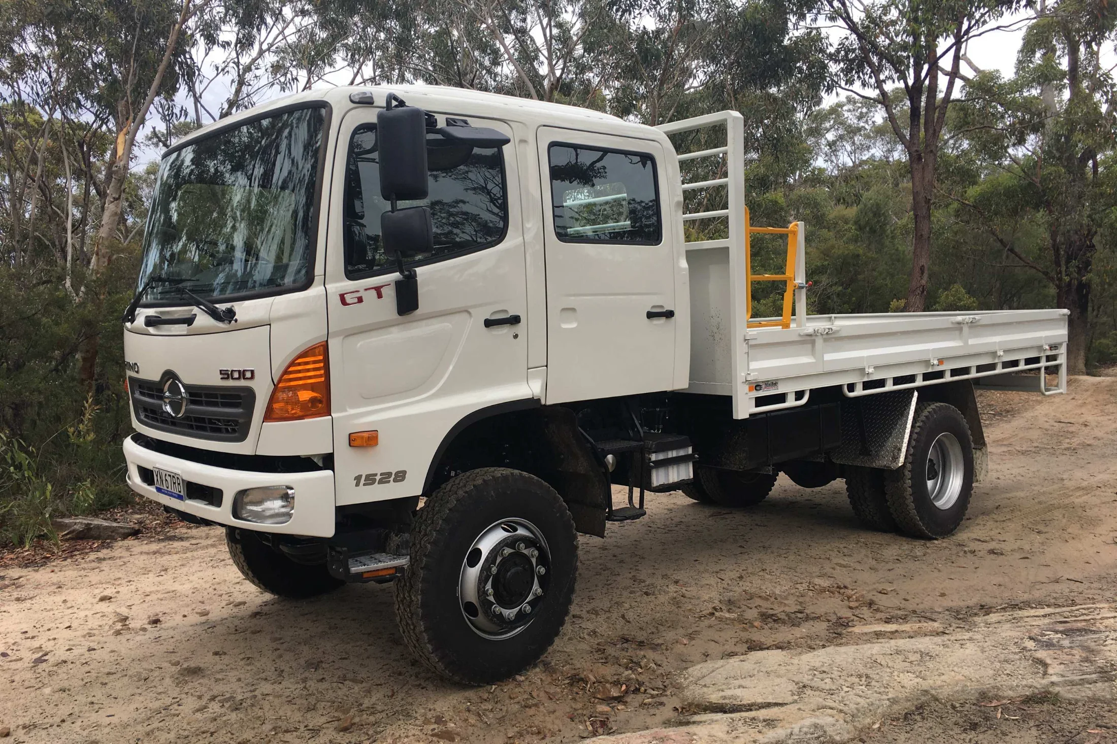 HINO-500-Series-1528-4X4-GT-exterior-1-3287063739.webp