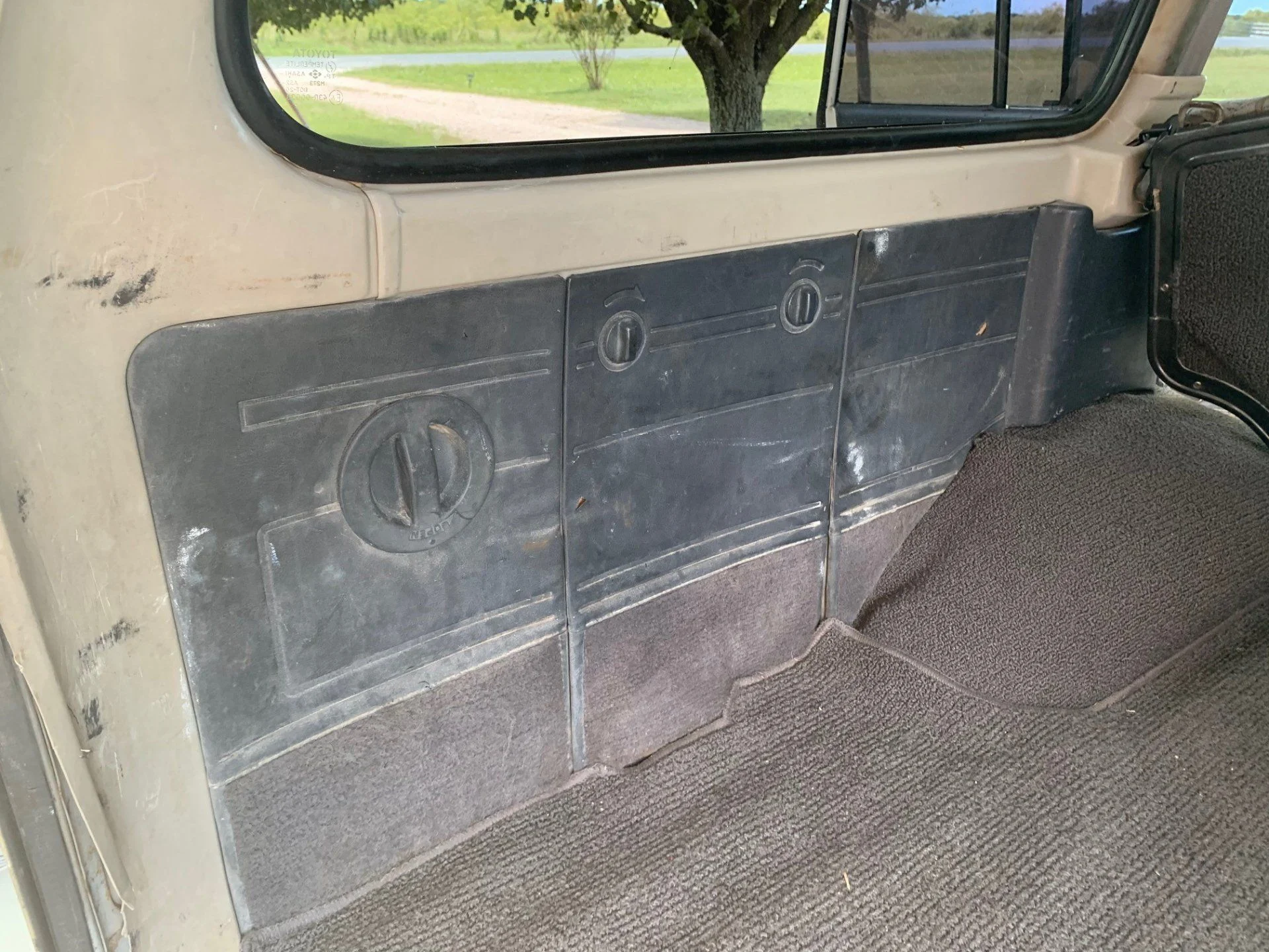 hj61 interior 3.webp