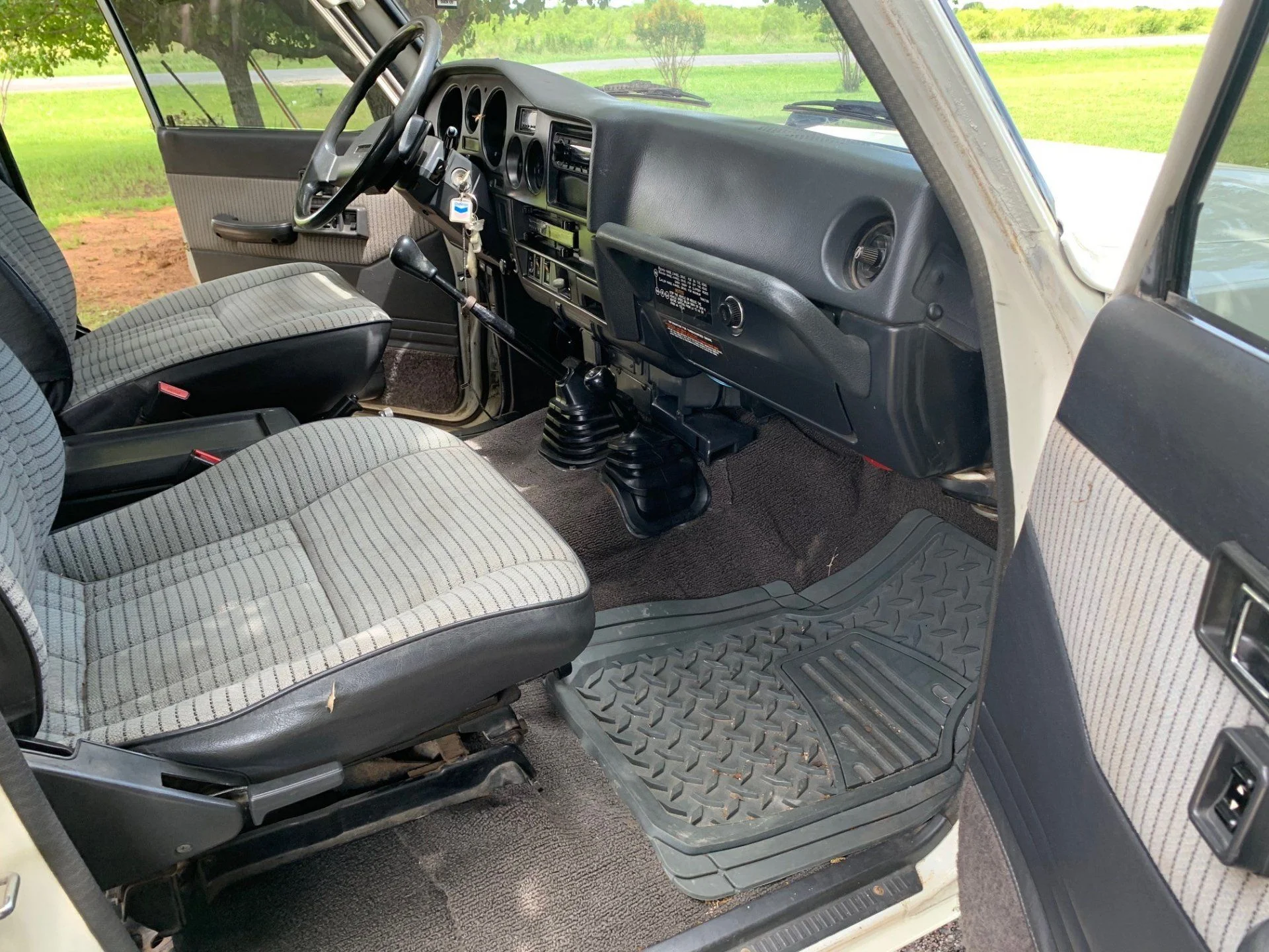 hj61 interior 7.webp
