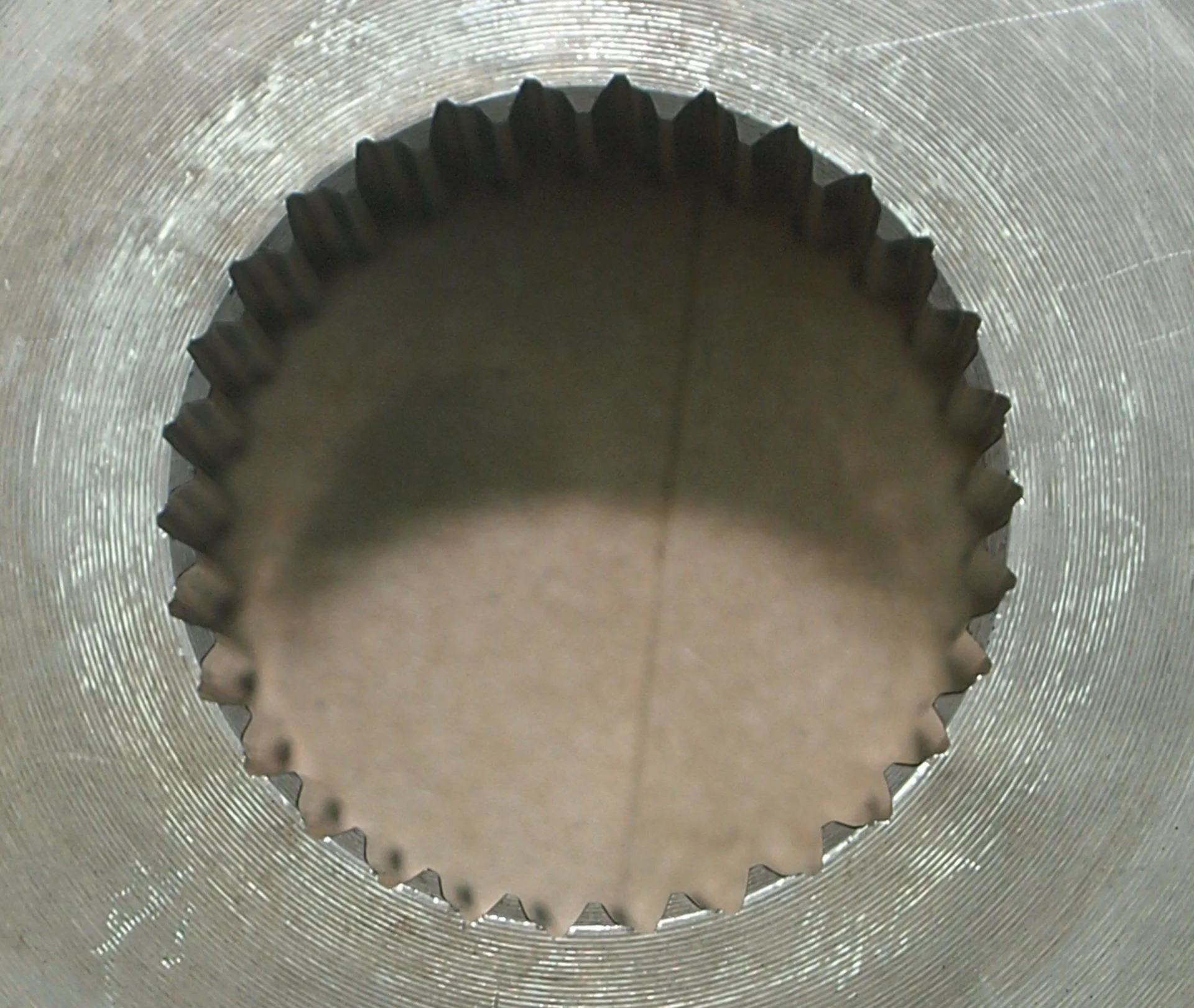 Hub flange teeth worn.webp