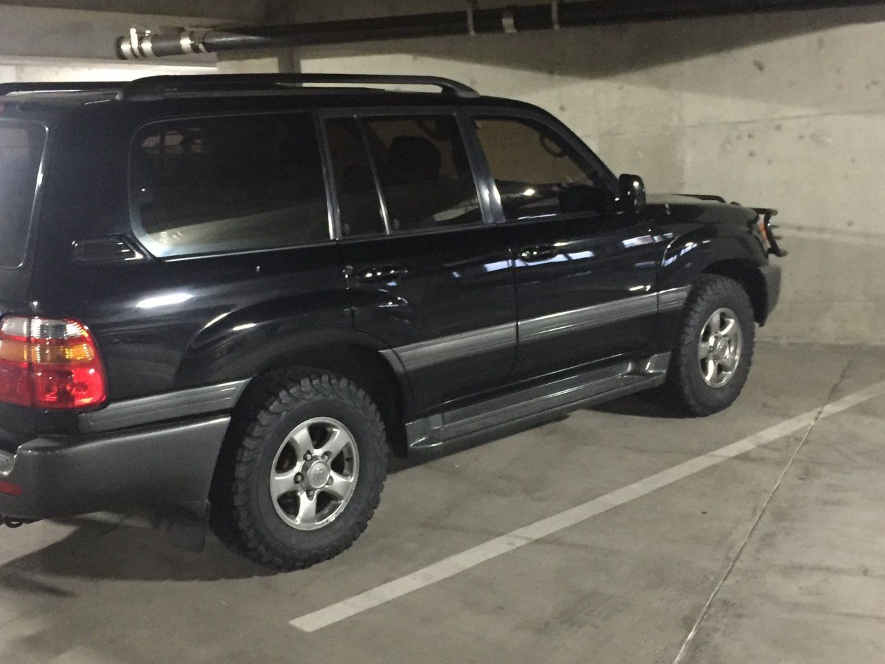 ランドクルーザー100のタイヤ交換・BFGoodrich All-Terrain