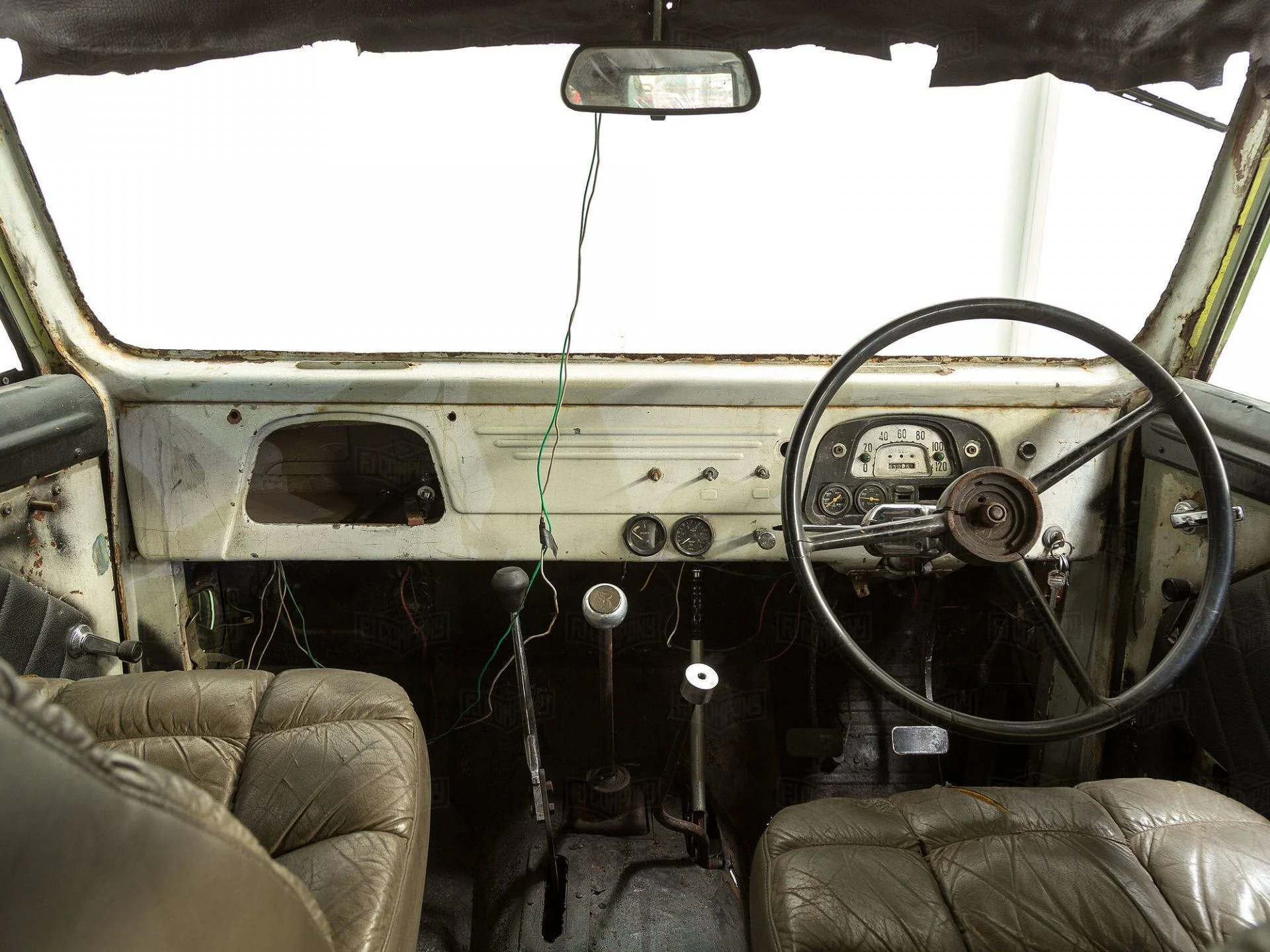 image_5967806ad0aa1_The-FJ-Company-1960-FJ28-Land-Cruiser-green-20370---before_007 (1).webp