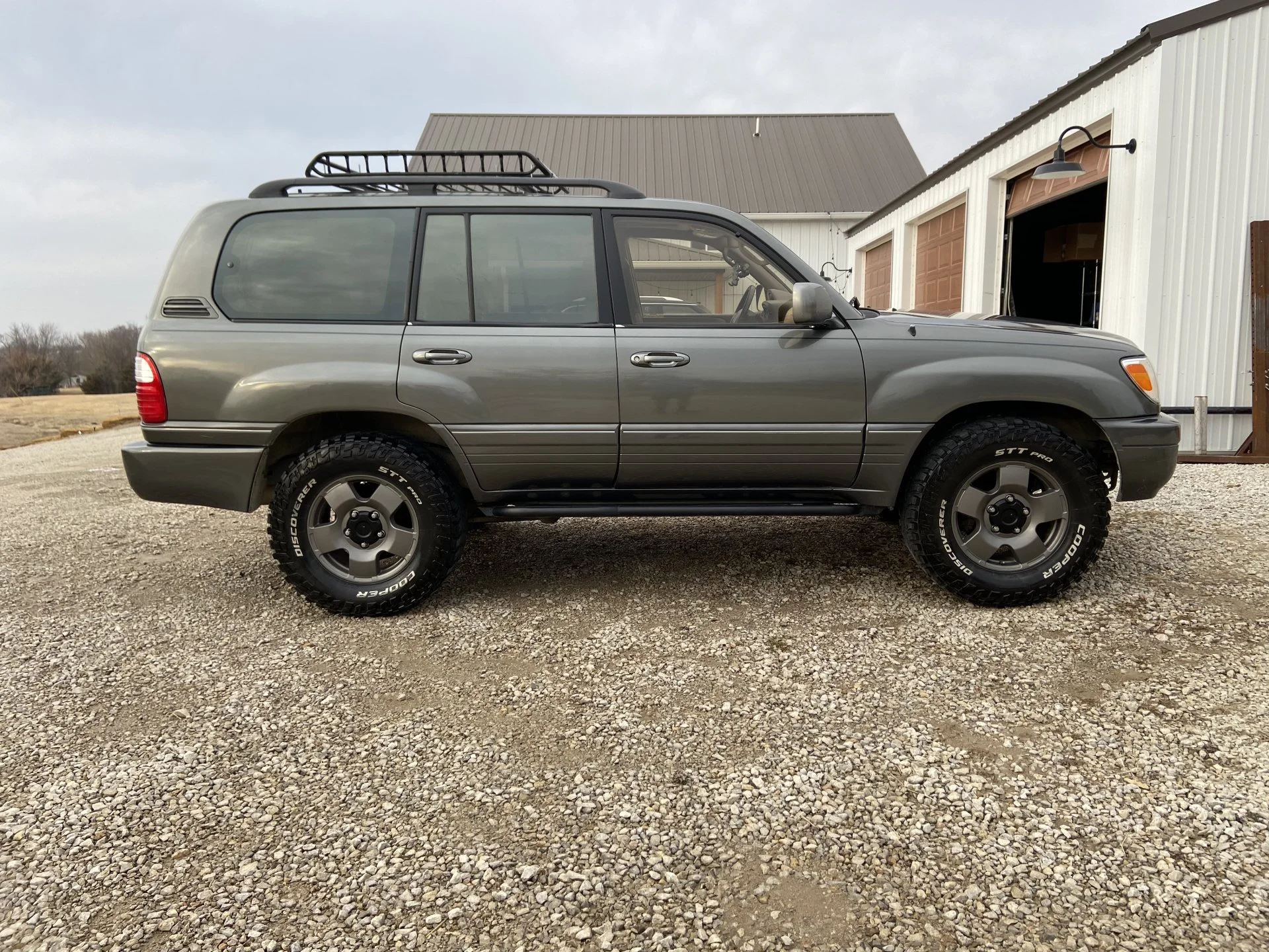 Fort Scott, KS: 1998 LX470 - no rust, low mileage, southern truck.