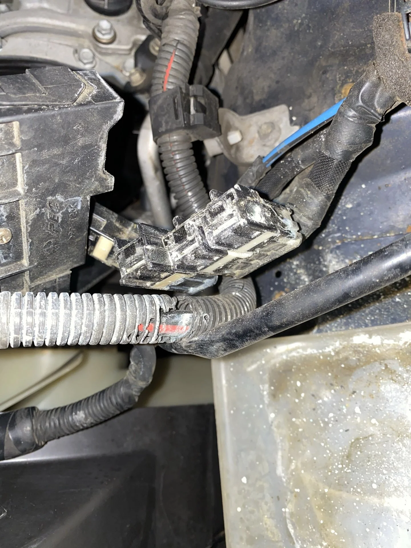 Fuse block corrosion causing parasitic battery drain. 99 LC Page 2