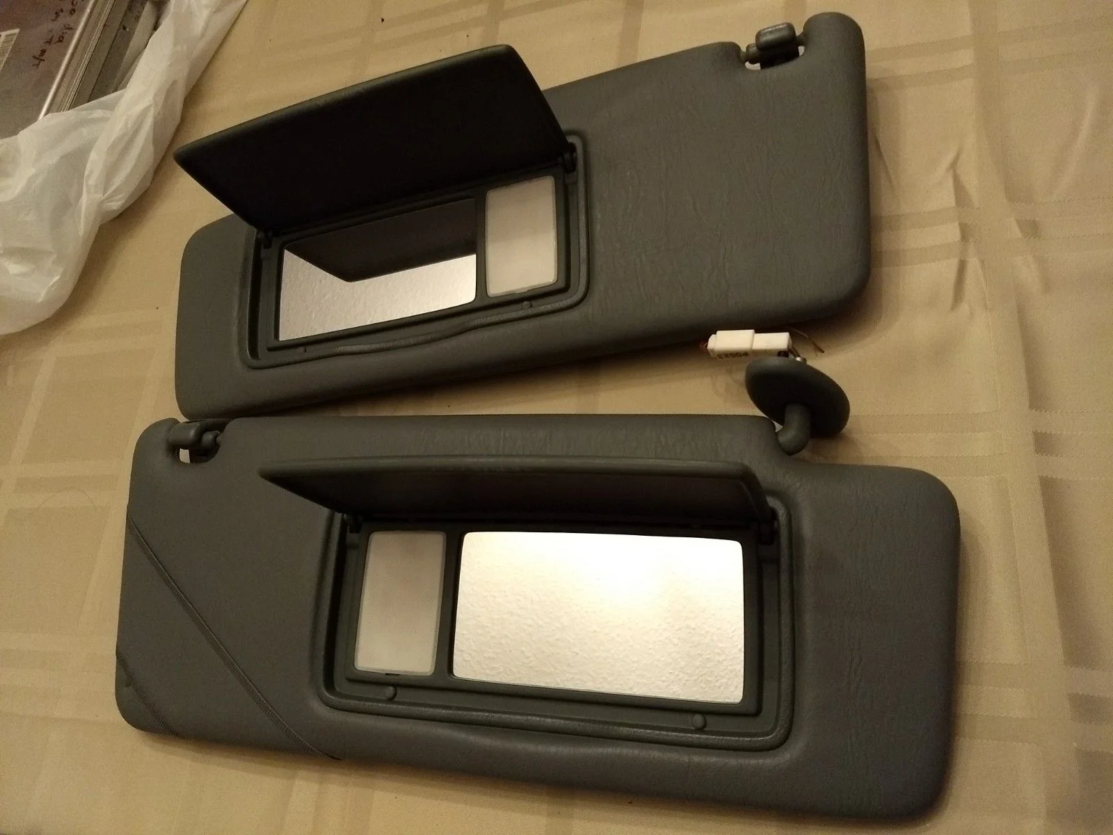 80 series 2024 windscreen visor
